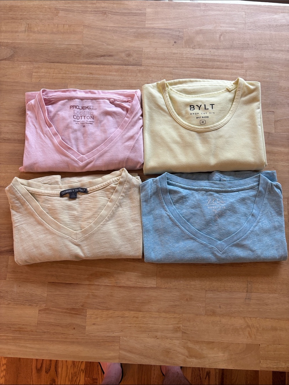 Set of 4 neck tee shirts medium (4-pack)
